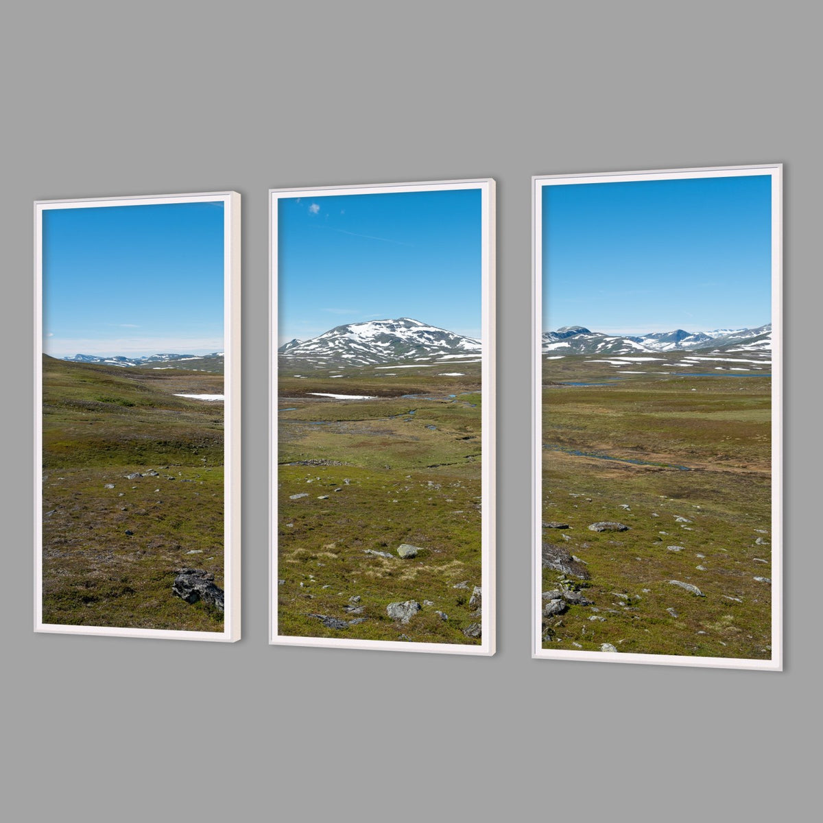 LED-Wandbild Dreiteiler hochkant mit Abstand – Berge & Fjorde