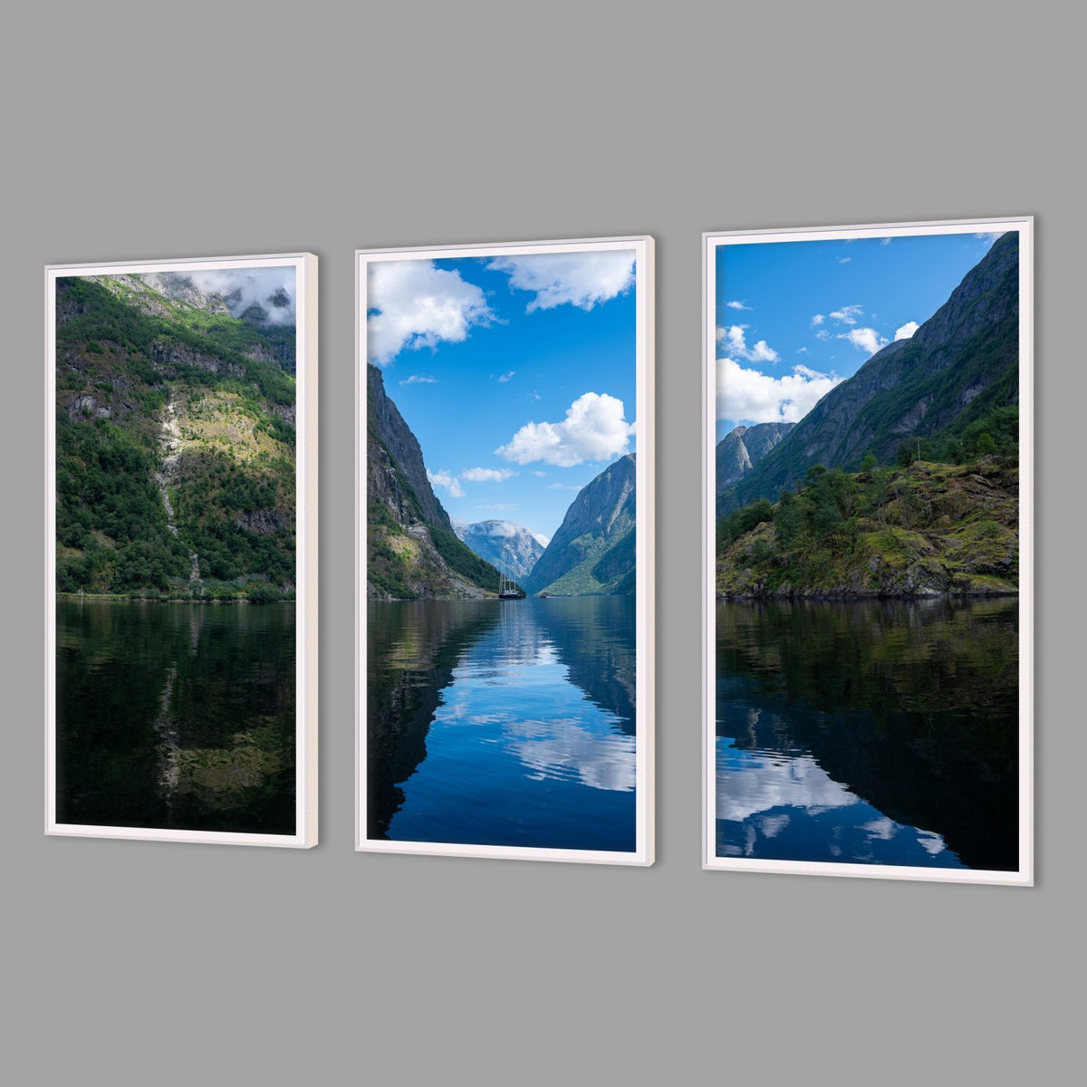 LED-Wandbild Dreiteiler hochkant mit Abstand – Berge & Fjorde