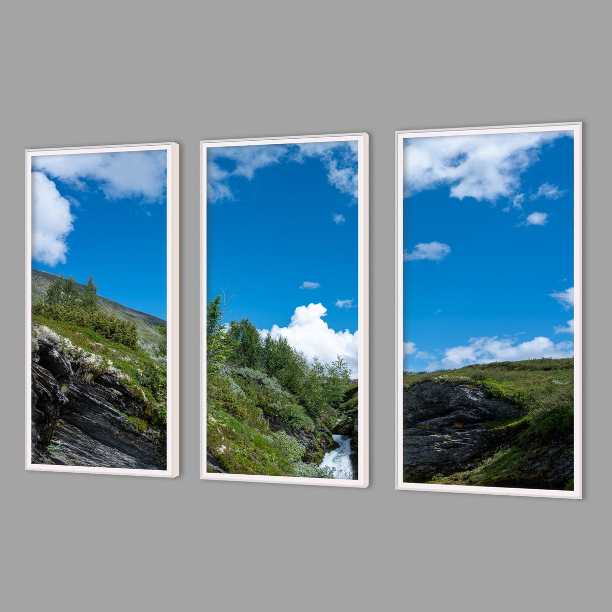 LED-Wandbild Dreiteiler hochkant mit Abstand – Berge & Fjorde