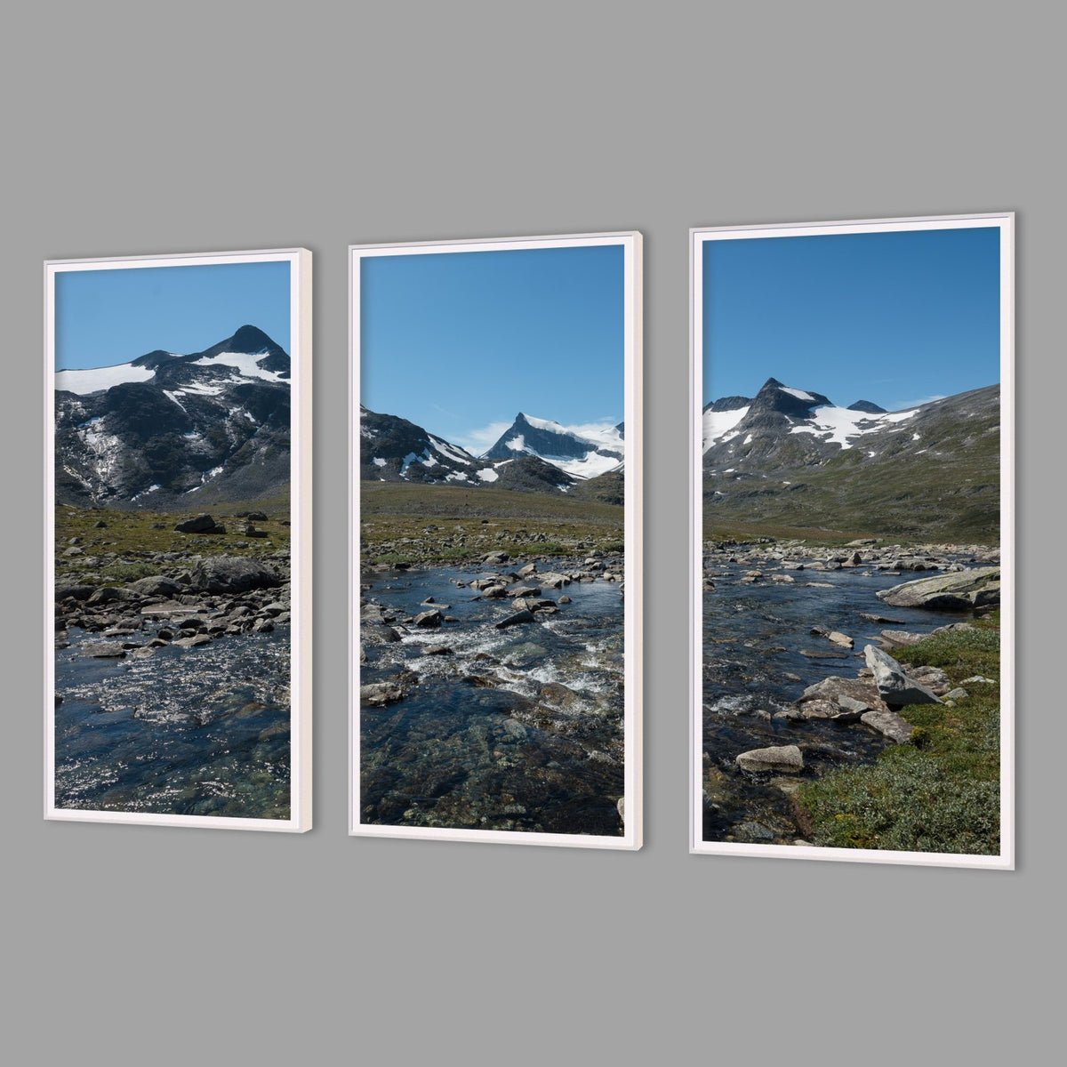 LED-Wandbild Dreiteiler hochkant mit Abstand – Berge & Fjorde