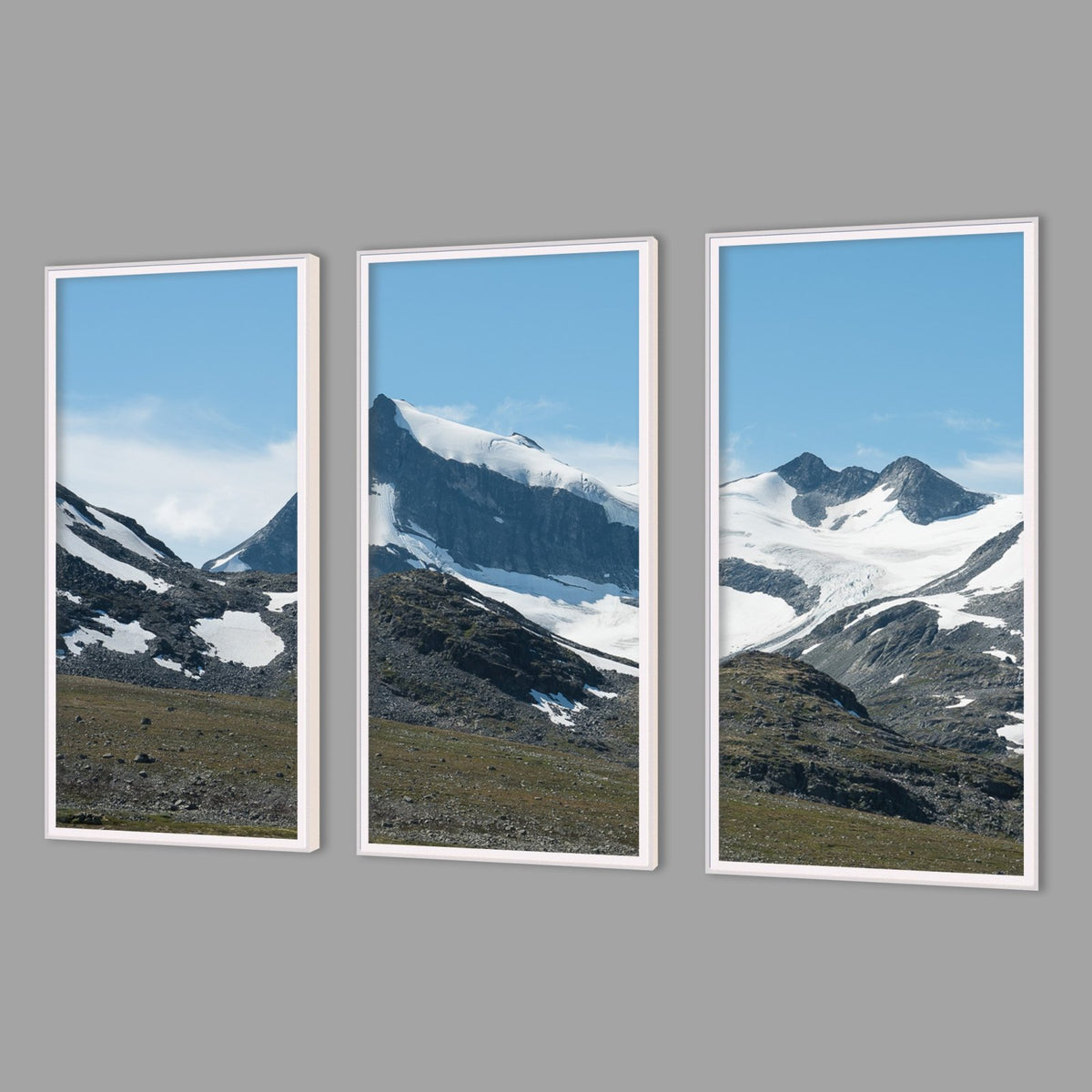 LED-Wandbild Dreiteiler hochkant mit Abstand – Berge & Fjorde